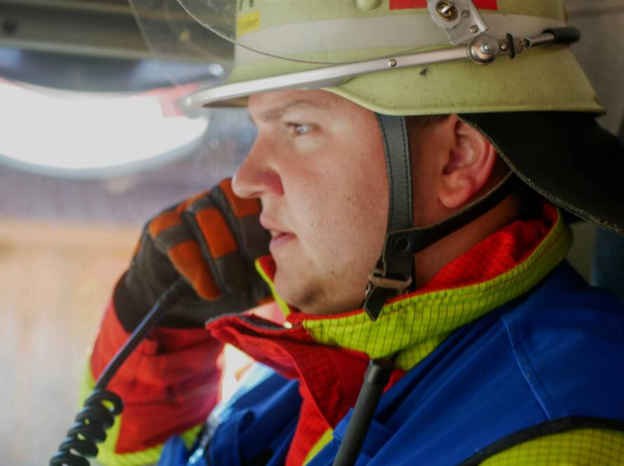 Freiwillige Feuerwehr Breitnau: Feuerwehrmann am Hörer